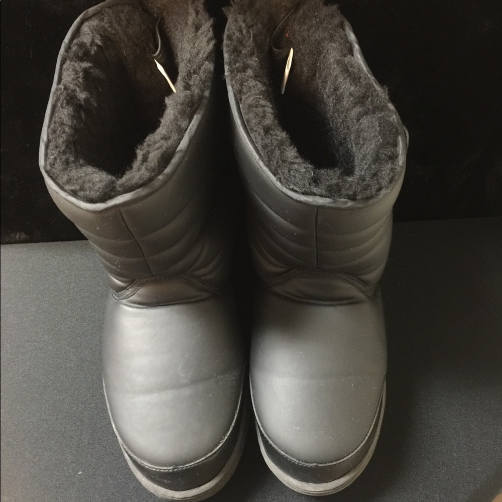 Black Khombu ski boots size 8